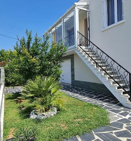 Belle Maison Avec Jardin Rdc T3 De 70M2 Vacances Ou Cure Thermale Rochefort Exterior photo